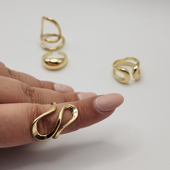 ‼️NEW IN‼️Elegant Gold 4pcs Ring Set+Gift Box 🎁 - Picture 4 of 4